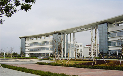 宁波鄞州职业学院见证台正炮塔铣床的成长